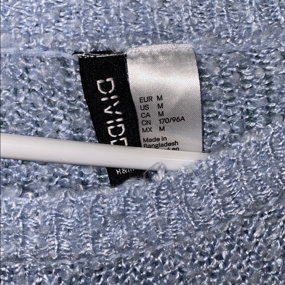 💙H&M light blue crop sweater👚 - Picture 2 of 4